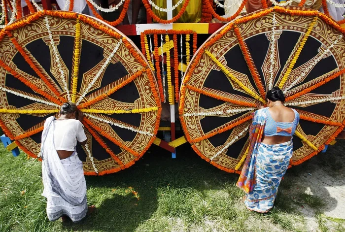 puri jagannath car, wheels.webp