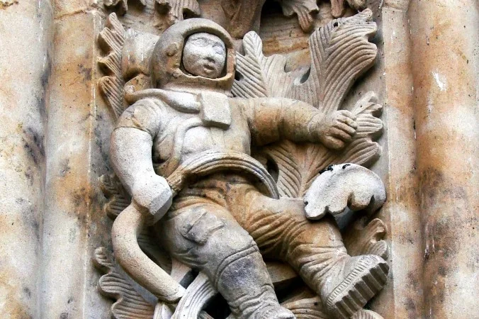 Sculpture_of_astronaut-676x450.webp