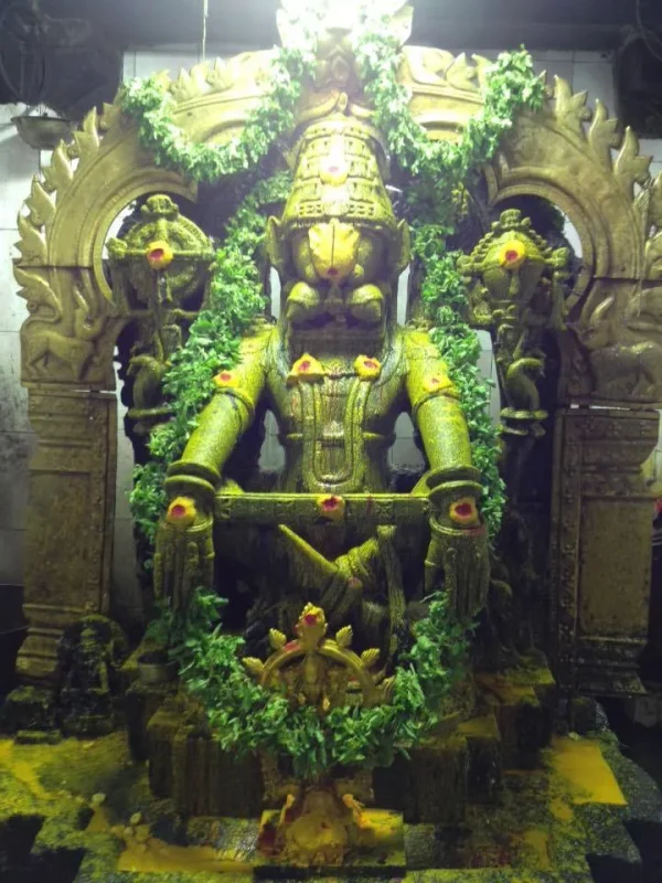 Narasimhar and Chakrathazhwar.webp