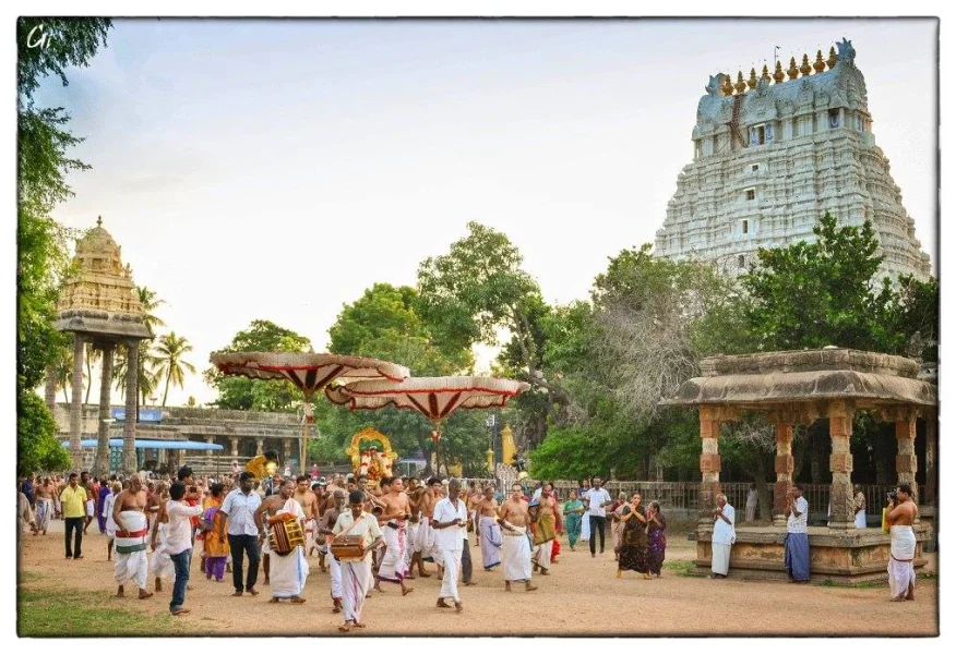 Thayar Purappadu at Kanchi Varadharaja Perumal.webp