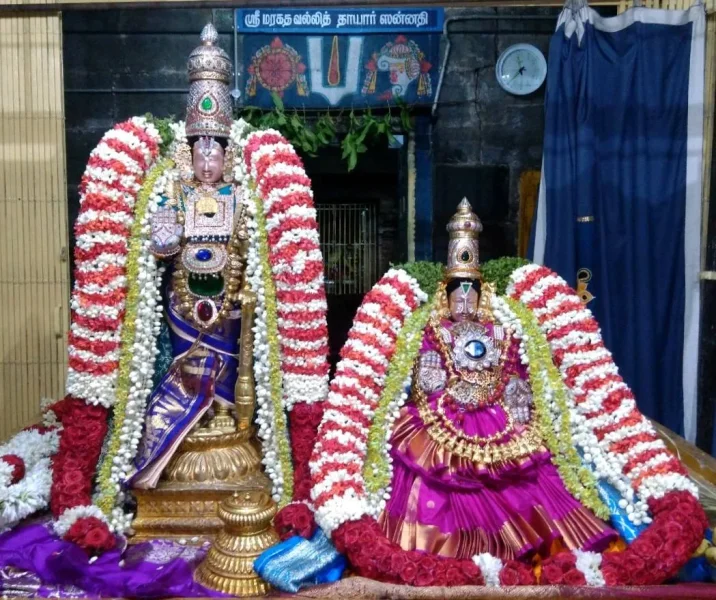 Thiruputkuzhi Maragathavalli Thayar with Vijayaraghava Perumal.webp