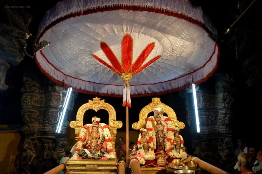 Kanchi Sri Perarulalan Sri Perundevi Thayar Maha Navami.webp