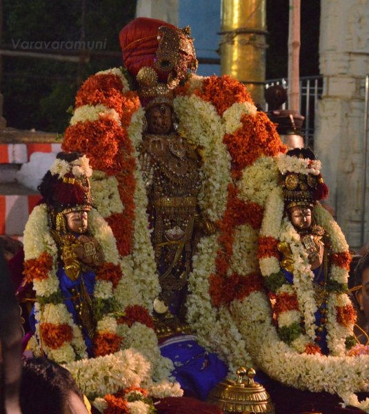 Kanchipuram Sri Peruralan Chariot.jpg